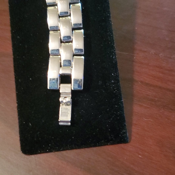 Watch - Picture 3 of 6